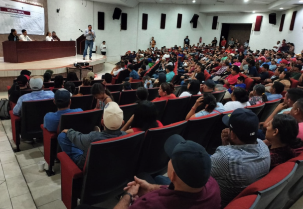 Gobierno De Colima Se Re Ne Con Trabajadores Agr Colas Del Programa M Xico Canad Noticias