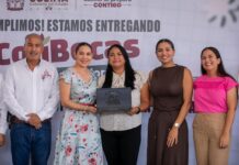 Indira Vizcaíno entregó este miércoles laptops gratuitas a docentes de Manzanillo
